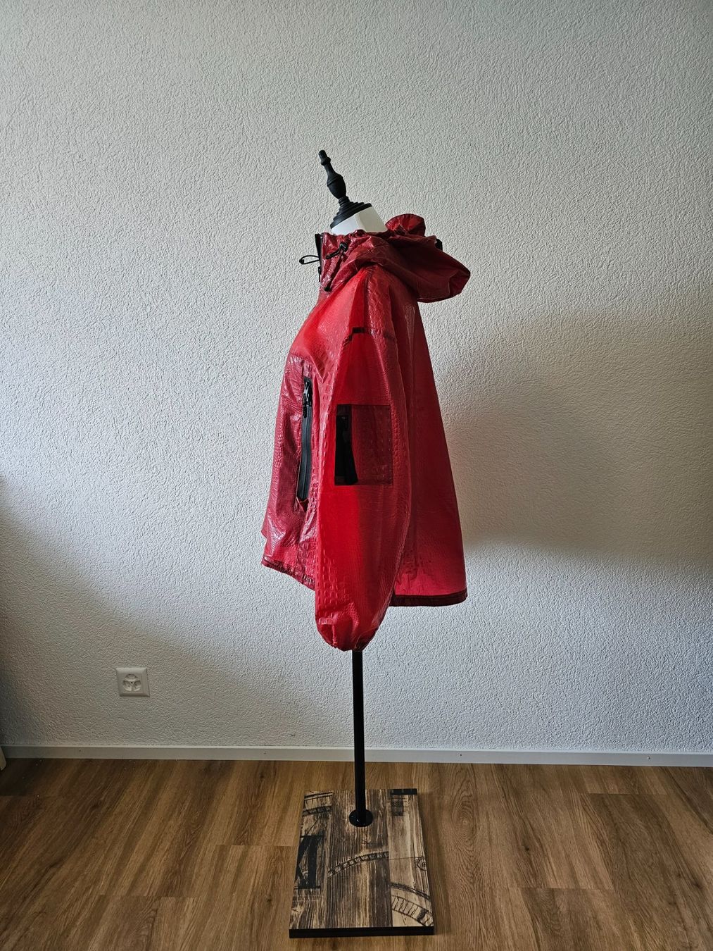 Replay Giacche: Replay Regenjacke Kroko-Optik Rot Gr. S mit Kapuze – Usato da Emmen venduto da Tumanovr 2