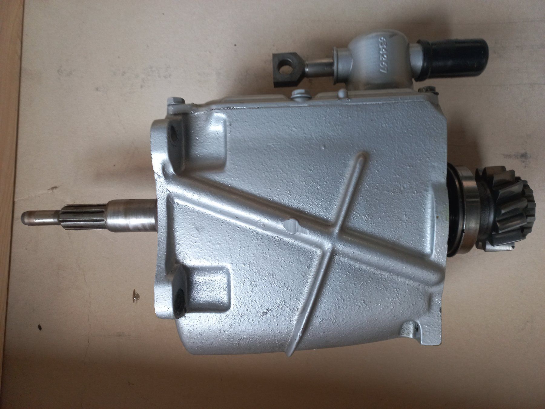 Volvo Tutti pezzi di ricambio auto: Oldtimer Volvo Laplander L 3314 Getriebe / Schaltgetriebe – Usato da DULLIKEN venduto da Lerchclassicdulliken 1