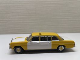 Modellauto 1:43 Mercedes 240D Taxi gelb-weiss guter Zustand