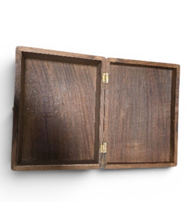 Barattoli: Boite esculptee main en bois de palissandre – Usato da Vernier venduto da 19pigments 2