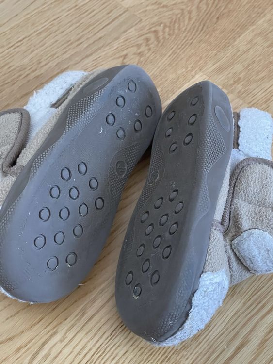 Chaussures garçon: Pantoufles enfants taille 24 – D'occasion à Bussigny par Dali430 1