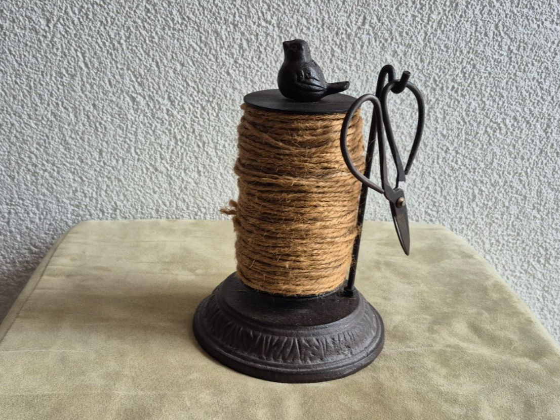 Wandhalterungen: Schnurhalter nostalgisch mit Schere – Gebraucht aus Eggersriet von Fredb