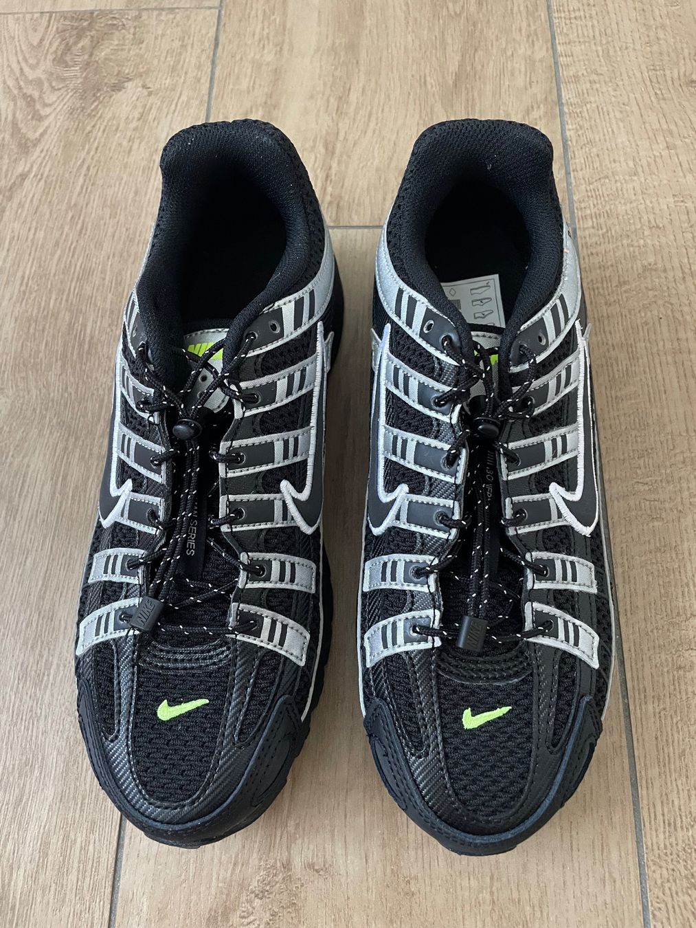 Nike Scarpe per ragazzi: Nike P-6000 (GS) Gr. 39 NEU – Nuovo e nell'imballaggio originale da Waltenschwil venduto da hansnine 1