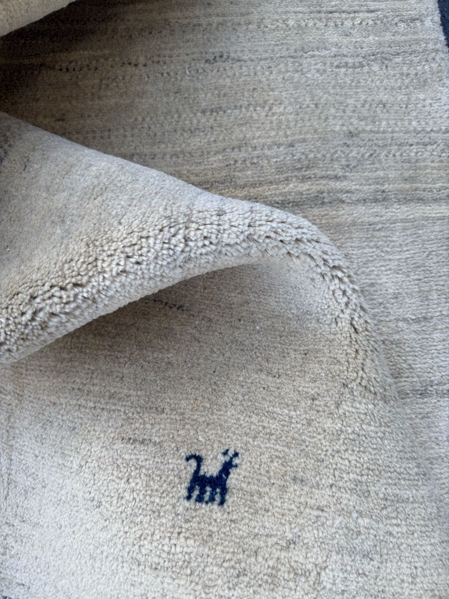 Gabbeh Teppiche: Wunderschöner Perserteppich  mit Tier-Motiven, 140x103.cm – Neu und originalverpackt aus Sempach von Star7 1