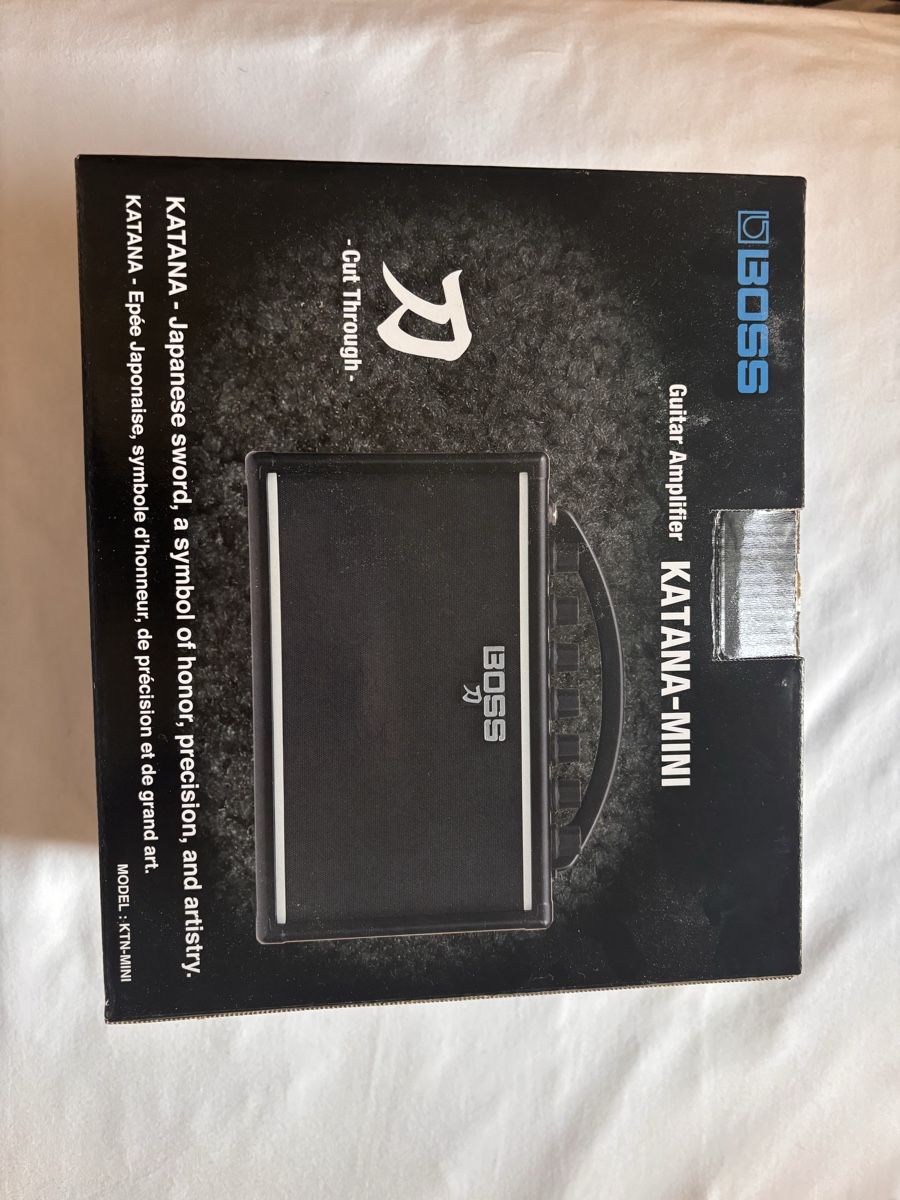 Boss Verstärker: BOSS Katana Mini Guitar Amplifier – Neu (gemäss Beschreibung) aus Zürich von dav_wtf6 1