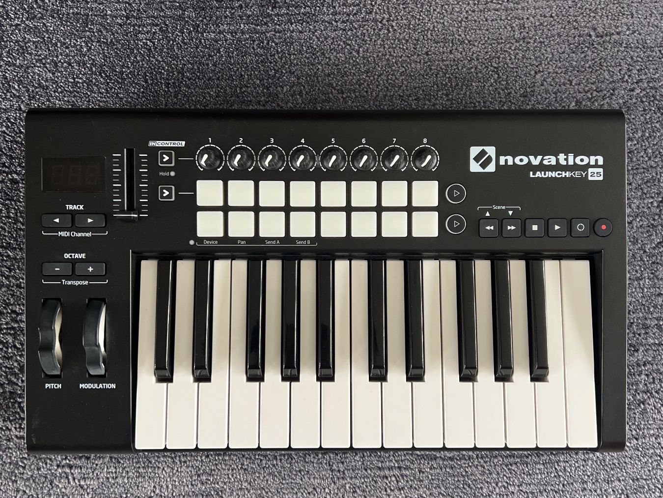 Novation Strumenti musicali: Novation Launchkey 25 Midi Controller (inkl. Kabel) – Usato da Uzwil venduto da EliasSchmidt