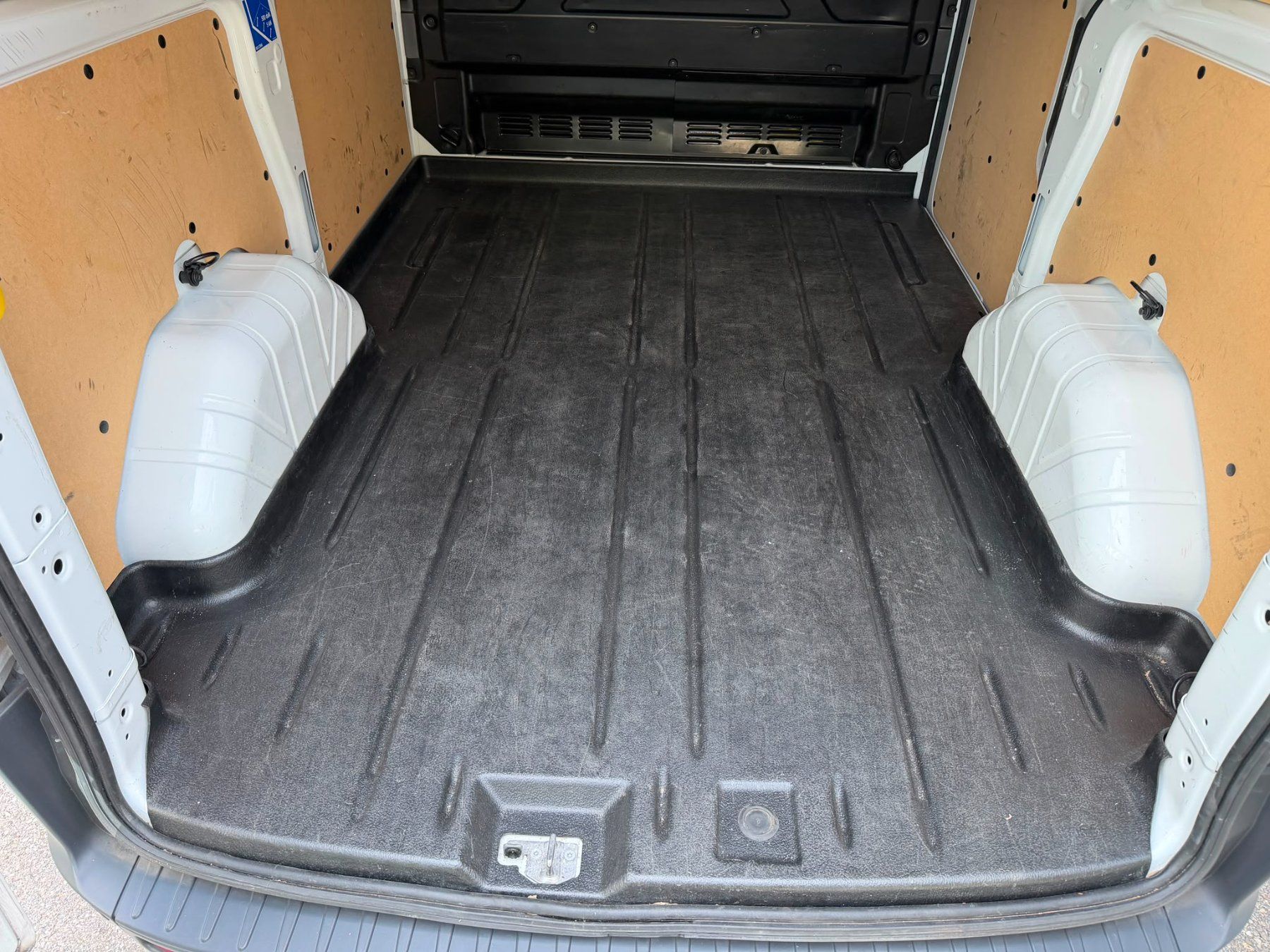 Ford Nutzfahrzeuge: FORD Transit Custom – Gebraucht aus Zuchwil von Funsportshop 8
