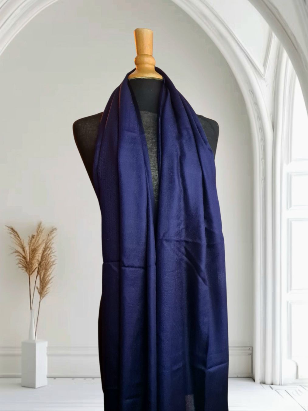 Foulard & Sciarpe: Écharpe  en cachemire  neuf – Nuovo e nell'imballaggio originale da La Chaux-de-Fonds venduto da Luxary.25cachmirepro 1