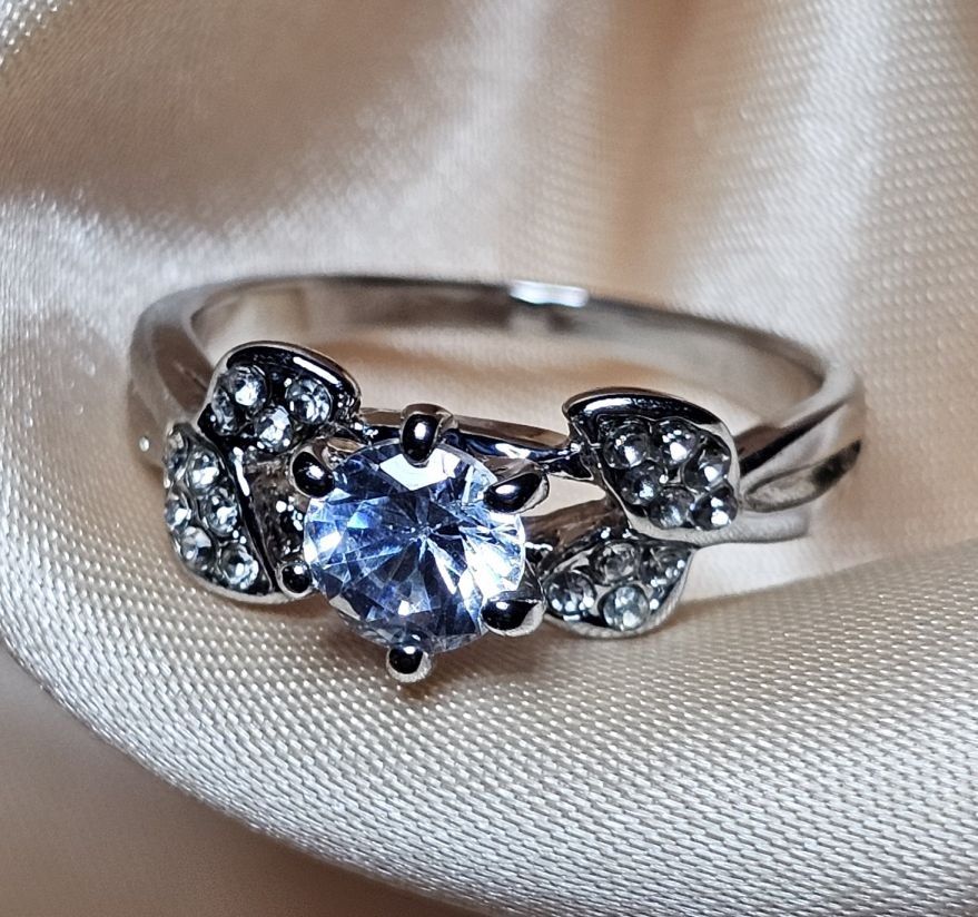 Anelli: Stilvoller Ring mit Zirkonia, 925 versilbert, Gr. 8 – Nuovo (secondo la descrizione) da Grenchen venduto da maretop