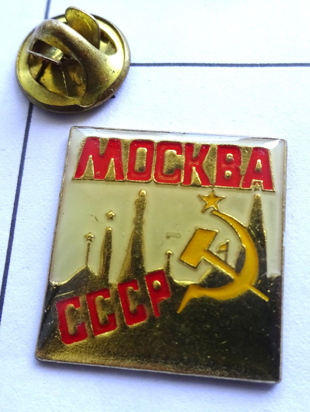 Placchette & Badge: Pin MOCKBA  CCCP – Usato da Utzenstorf venduto da BUtter81