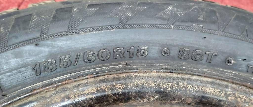 Pneus & Roues: Pneus cloutés  – D'occasion à penthaz par jma_9zwq 3