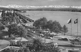 Zürich (ZH) Utoquai mit Tram und Zürichsee