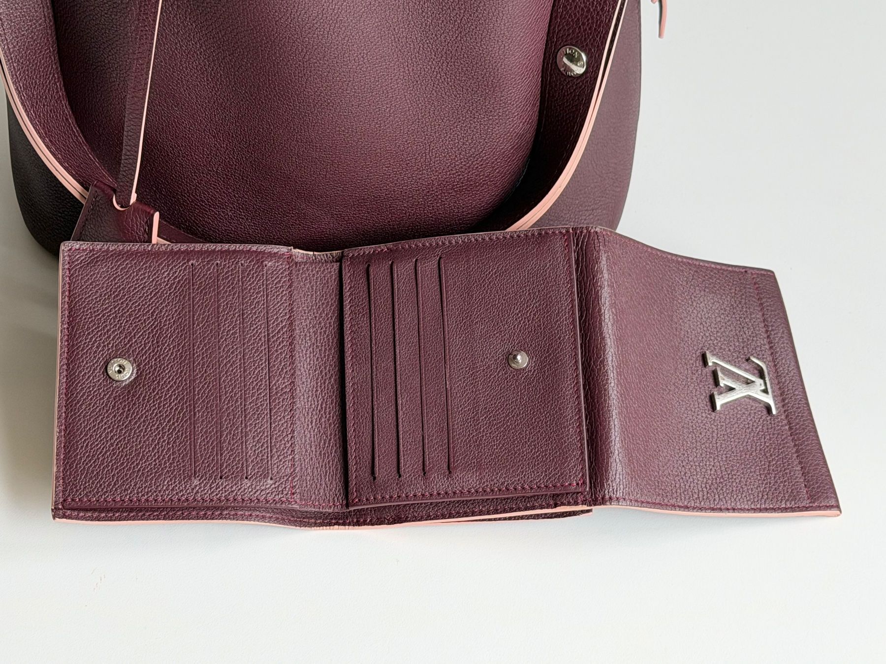 Louis Vuitton Portamonete: Louis Vuitton Portefeuille Lockme – Usato da Reinach AG venduto da BisMad3 4