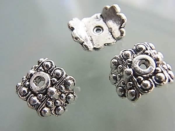 Perle (finte): Perlkappe  Tibet Silber  genoppt 10x9mm – Nuovo (secondo la descrizione) da Alpnachstad venduto da perlengaby