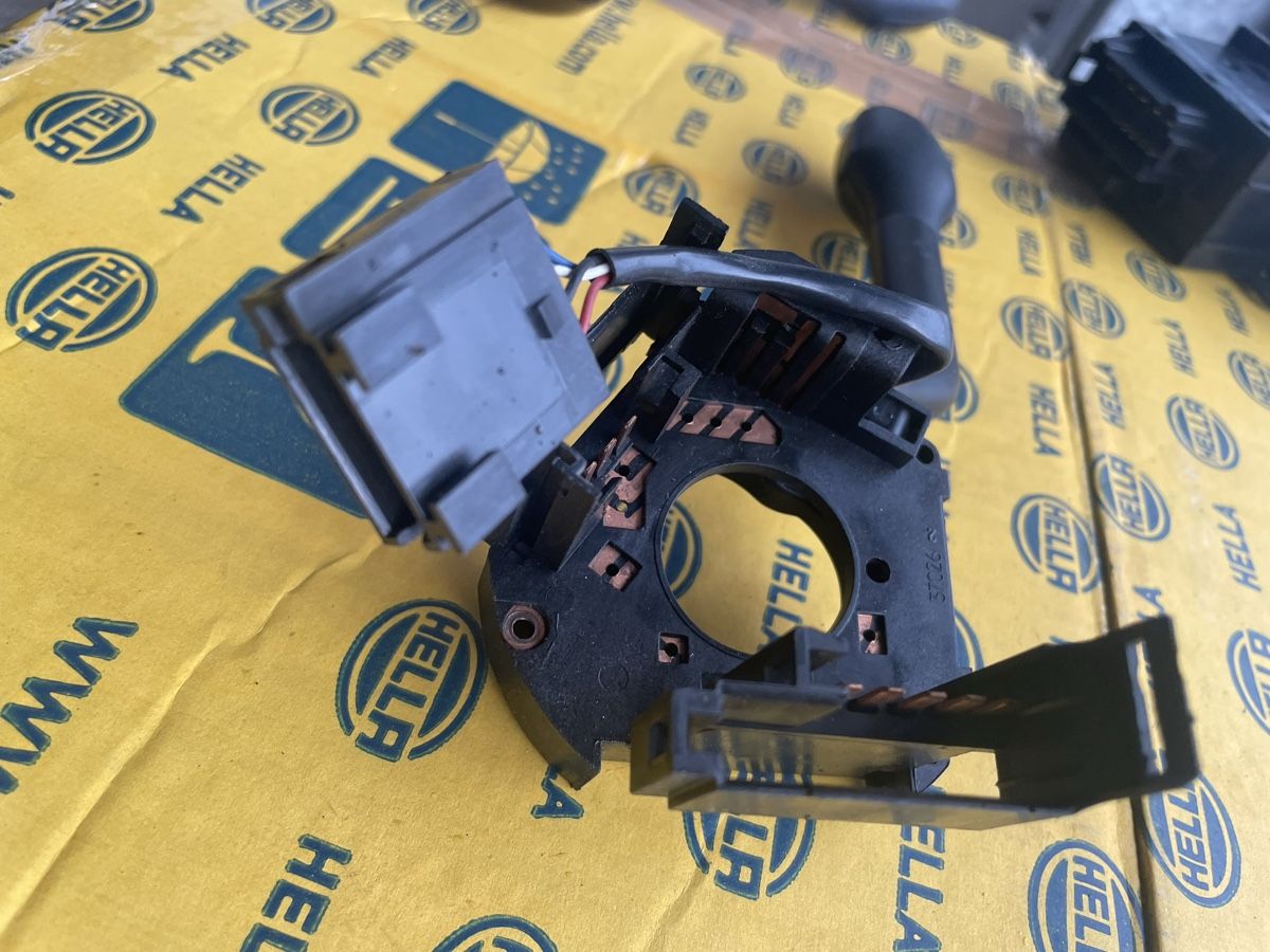 Volkswagen Tutti pezzi di ricambio auto: Commande Essuie-Glace VW Golf 3 1H6 953 503 AB – Usato da Denges venduto da Ricautomotive 3