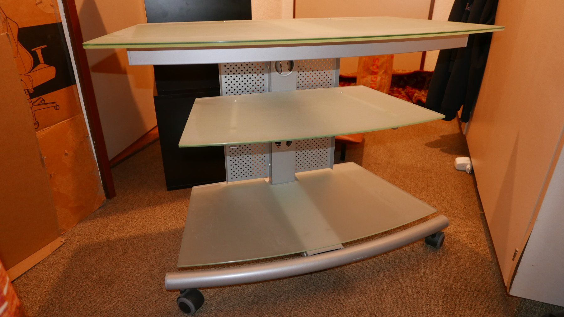 Pfister Mobili TV: TV Metal / Glas Möbel auf Rollen – Usato da Herisau venduto da joxototeimat 1