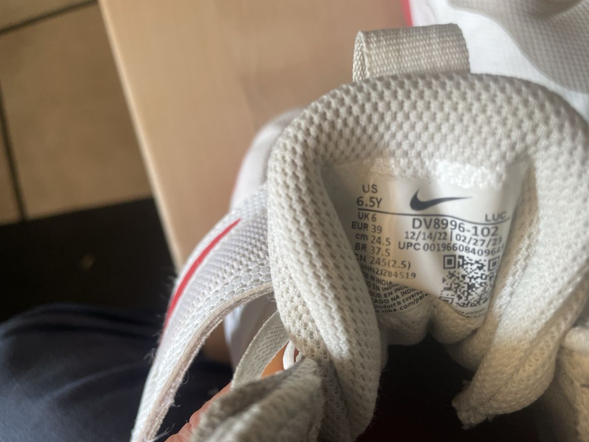 Nike Scarpe da uomo: Basketball Schuhe Grösse 39 – Usato da Muttenz venduto da Fertal 4