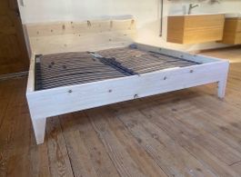 Massivholz Bett Arve mit Baumkante neu