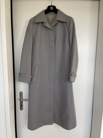 Eleganter grauer Wollmantel von Delmod International