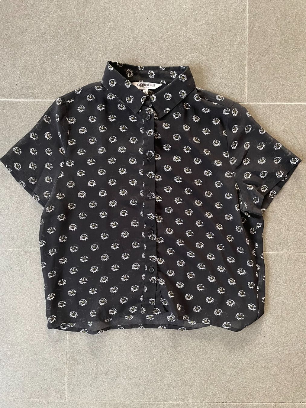 Camicette: Kurzarm Bluse schwarz mit Blumenprint – Usato da Zofingen venduto da angito