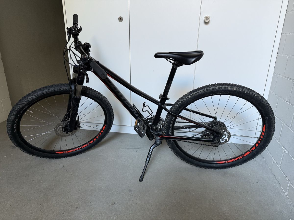 Specialized Velos: Specialized Pitch Men Mountainbike – Gebraucht aus Ehrendingen von