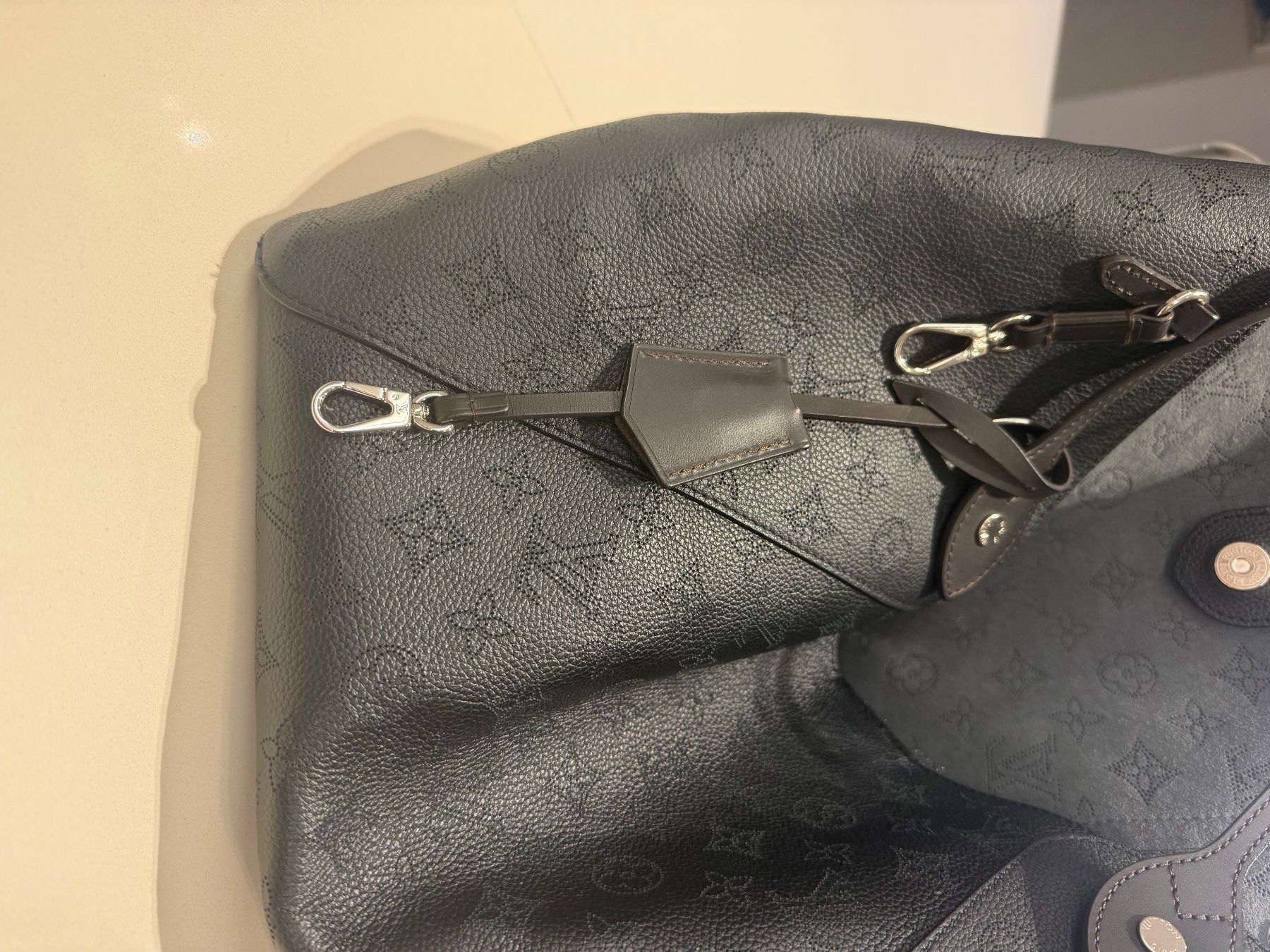 Louis Vuitton Borse da donna: LOUIS VUITTON Monogram Mahina Hina PM Satchel – Nuovo (secondo la descrizione) da Bäch SZ venduto da jfog 4