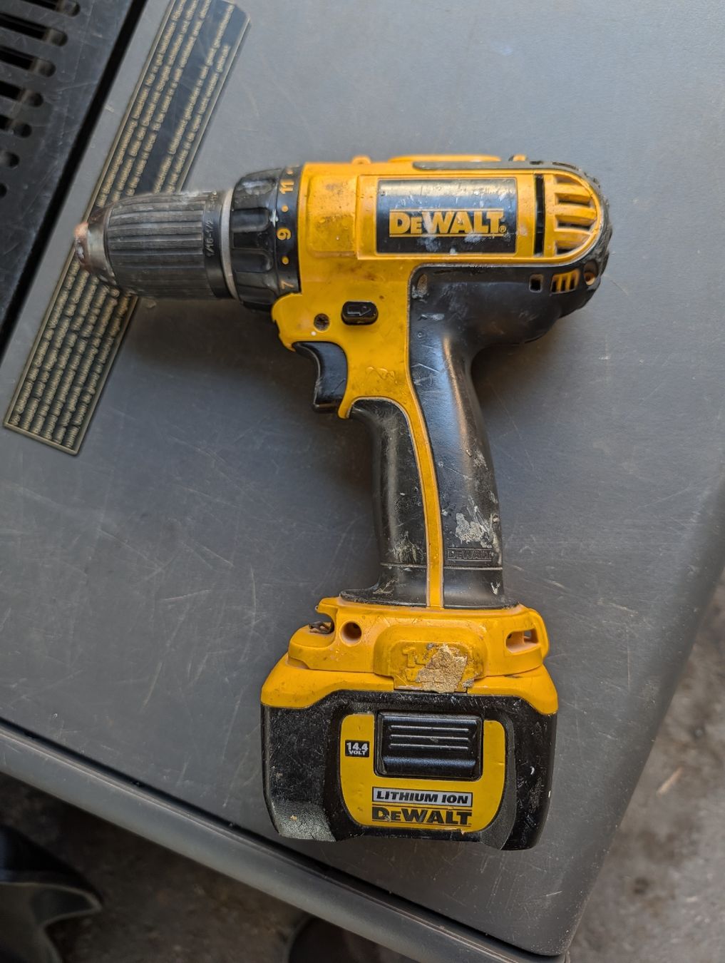 Alle Maschinen: DeWALT Akkuschrauber 14,4V – Gebraucht aus Erstfeld von up. 1