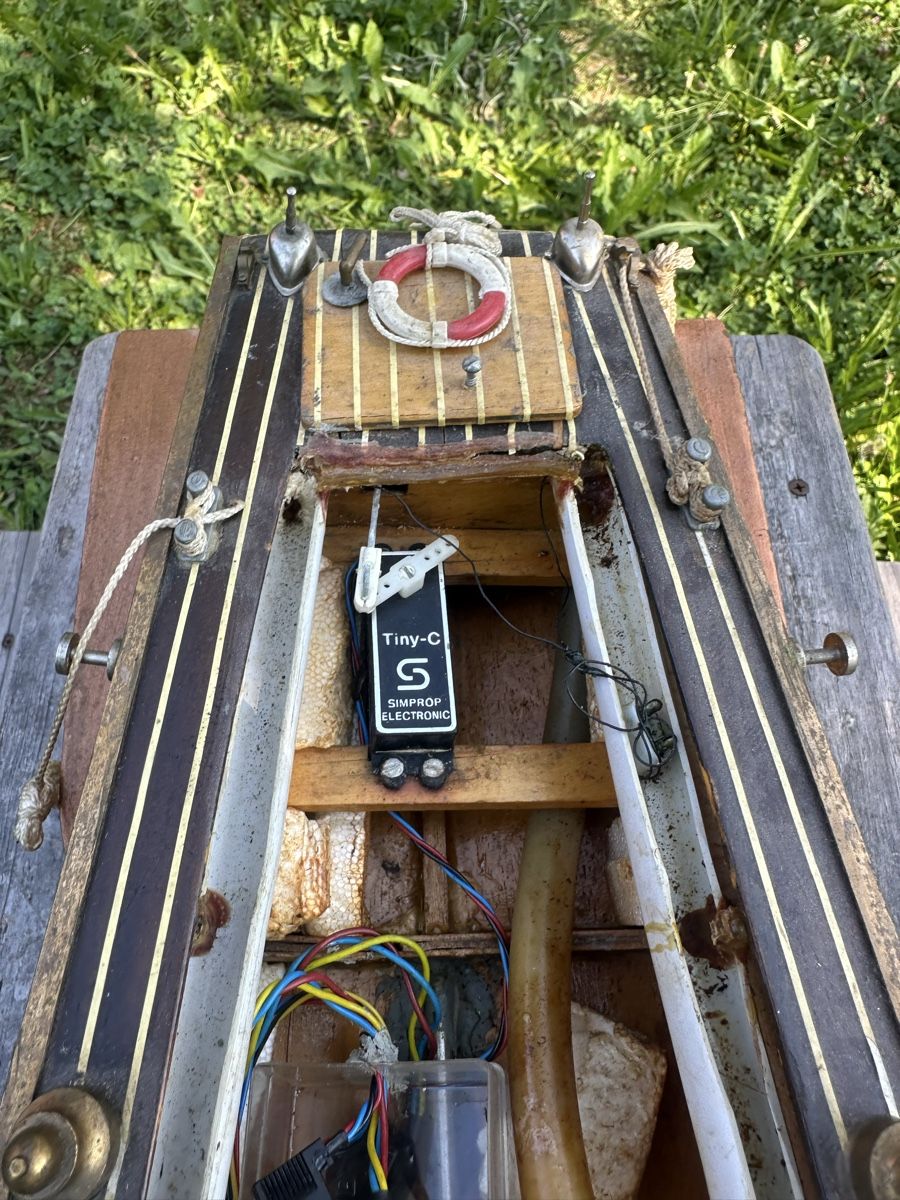 Kit di modellismo & Modellini statici: Schiffsmodell mit Benzinmotor, Schiff, Holz, – Usato da Signau venduto da Luuuukaaaaass 8