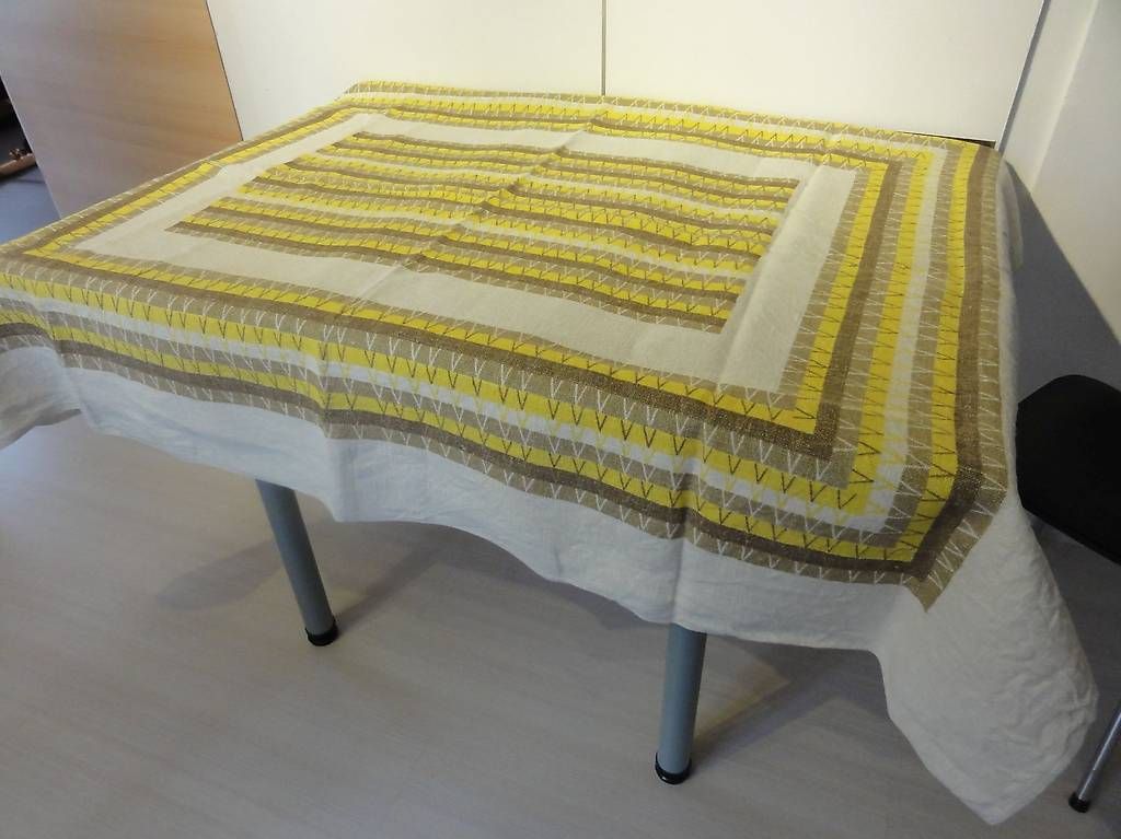 Stoffe: Tischdecke "VVV" in Geschenkbox – Gebraucht aus St. Gallen von nat_w7bl