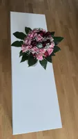 Weißer Tisch im Wohnzimmer
