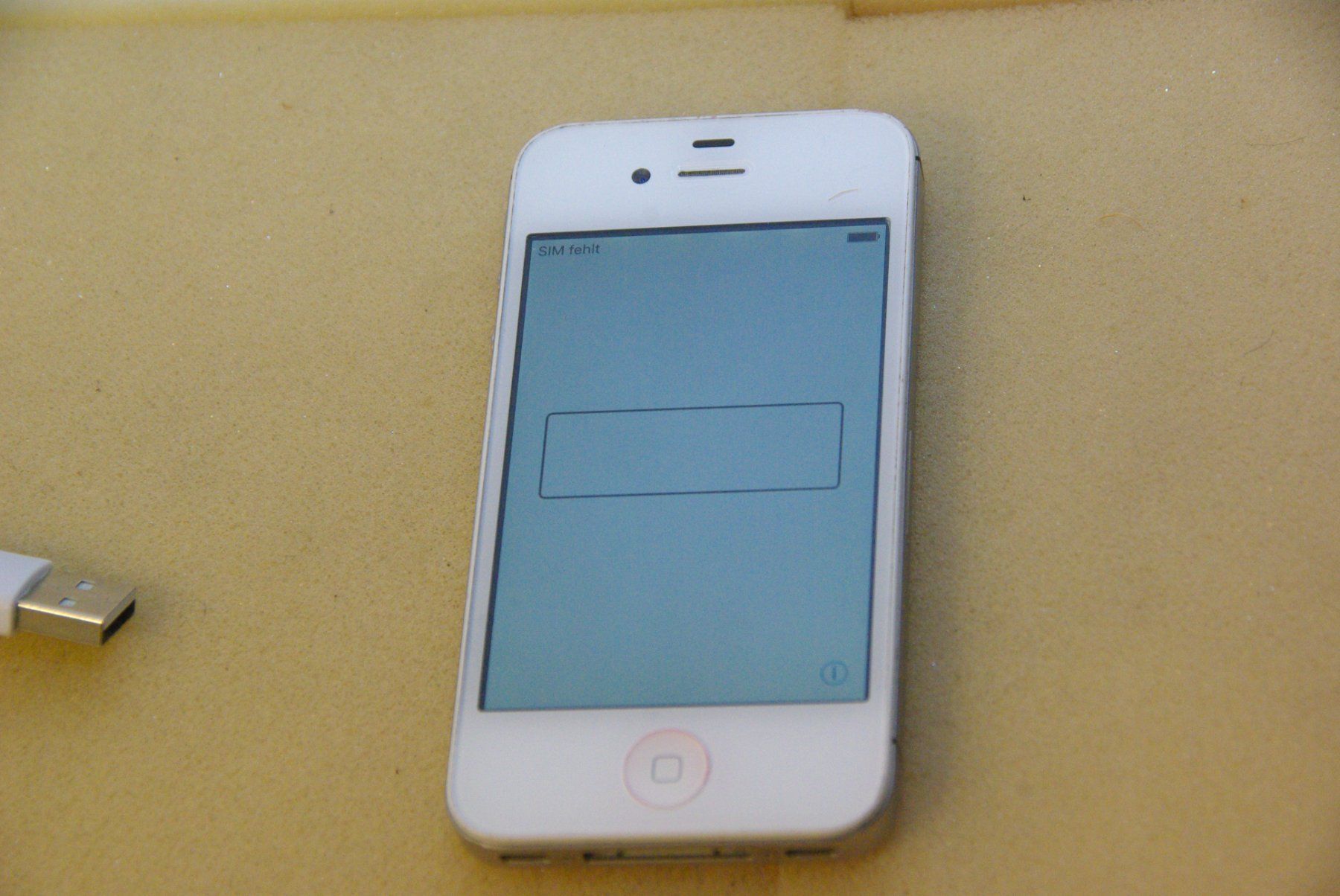 Apple Telefoni cellulari / Smartphones: iPhone 4 oder 4s, weiss mit Kabel – Difettoso da Herisau venduto da Cevianer1844 7