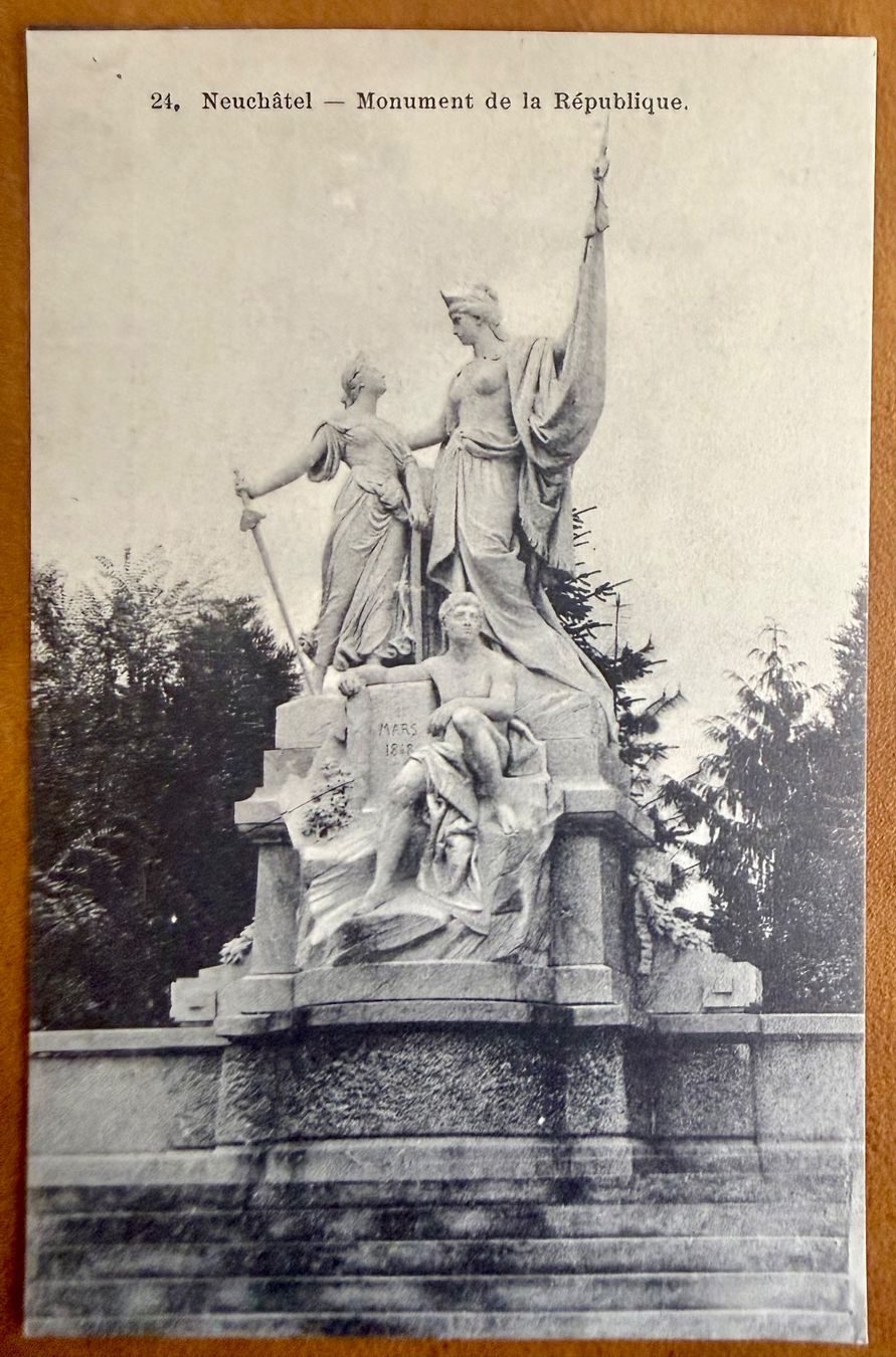 Cartoline postali: Neuchâtel - Monument de la République – Usato da Lutry venduto da Ediego