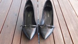 Pumps schwarz, mit Riemchen