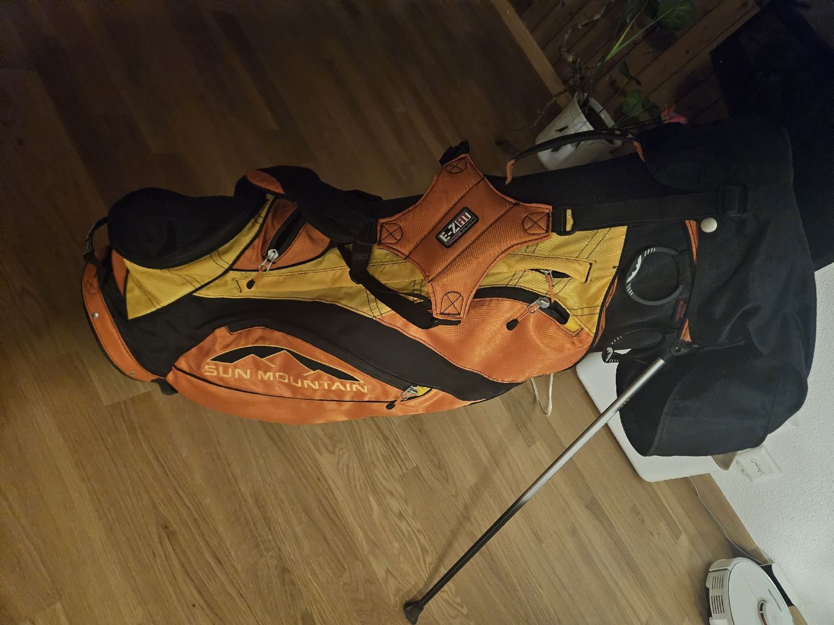 Taschen: Golfbag Sun Mountain E-Z Lite orange schwarz – Gebraucht aus Nürensdorf von romano_a
