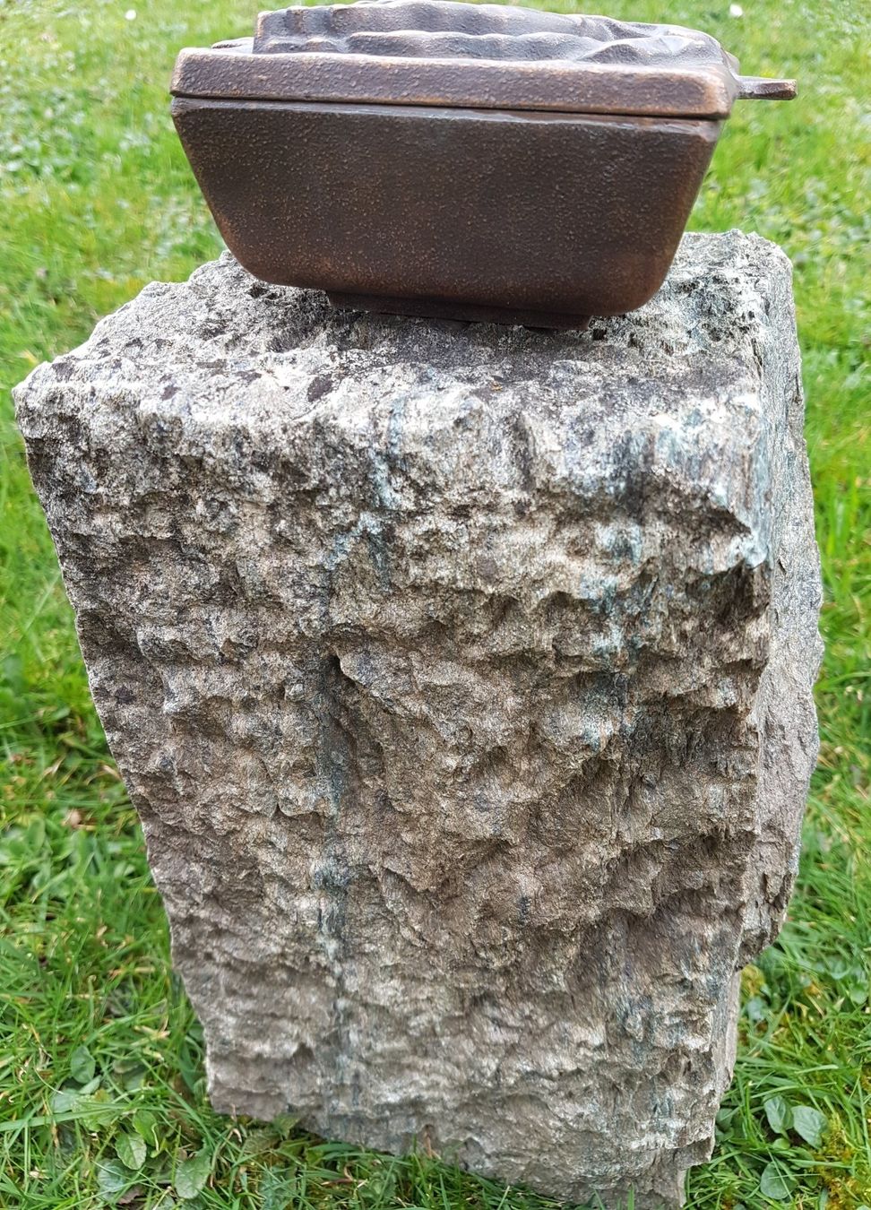 Tutte le decorazioni: WEIHWASSERSCHALE / GRABSCHMUCK (BRONZE?) – Usato da Sax venduto da prinzenrollen 3