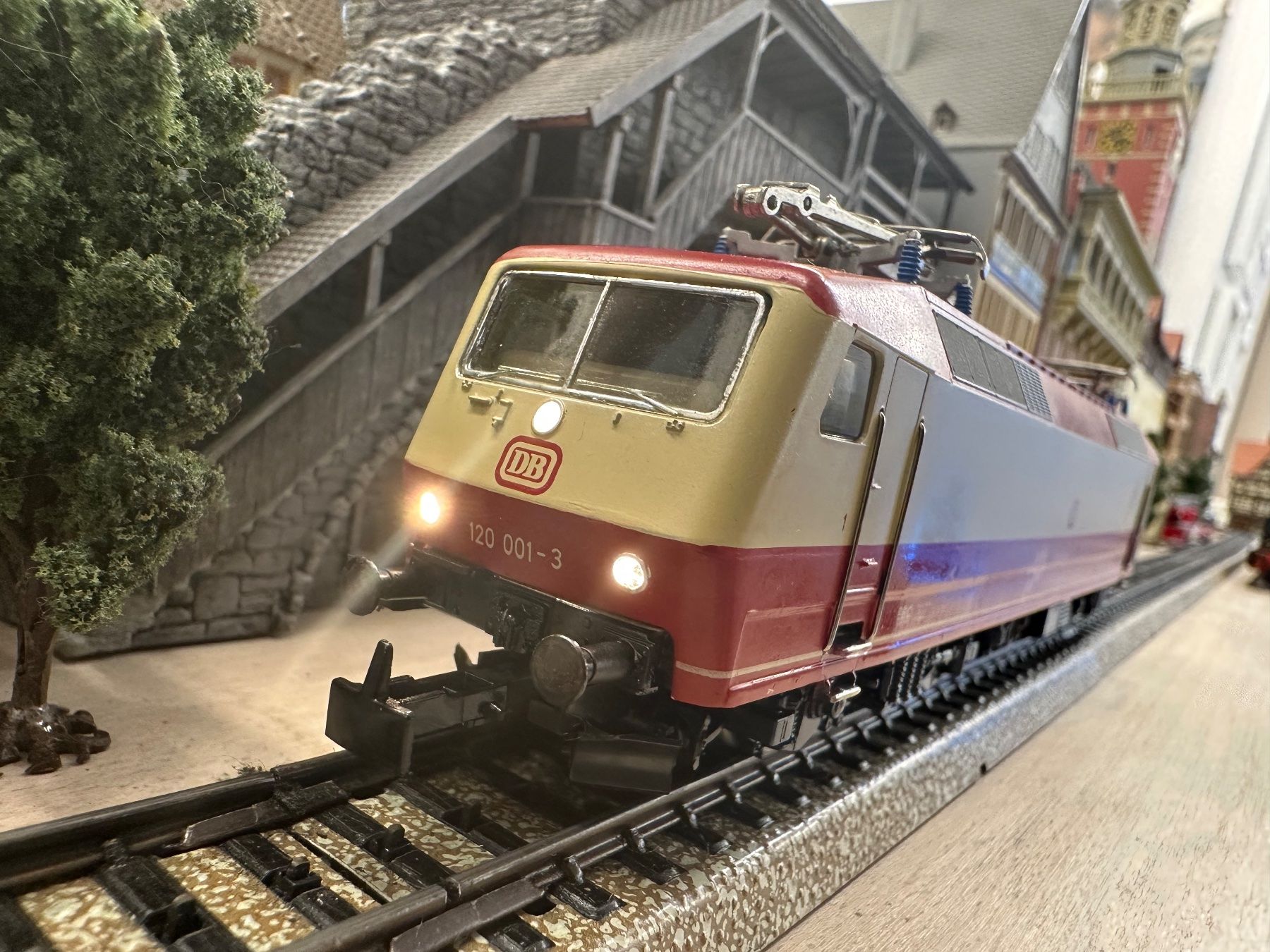 Märklin Modellini di ferrovie: Mräklin 3153 DB BR 120 – Usato da Lupsingen venduto da New-Haven