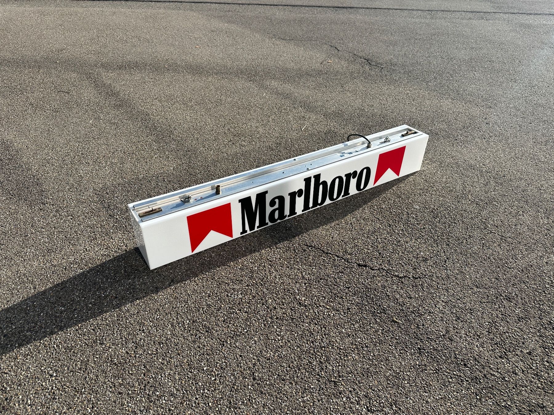 Lampade: grosse Marlboro Leuchtreklame – Usato da Zürich venduto da frauflufelberg 2