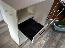 Büromöbel mit Schubladen und Regalen guter Zustand