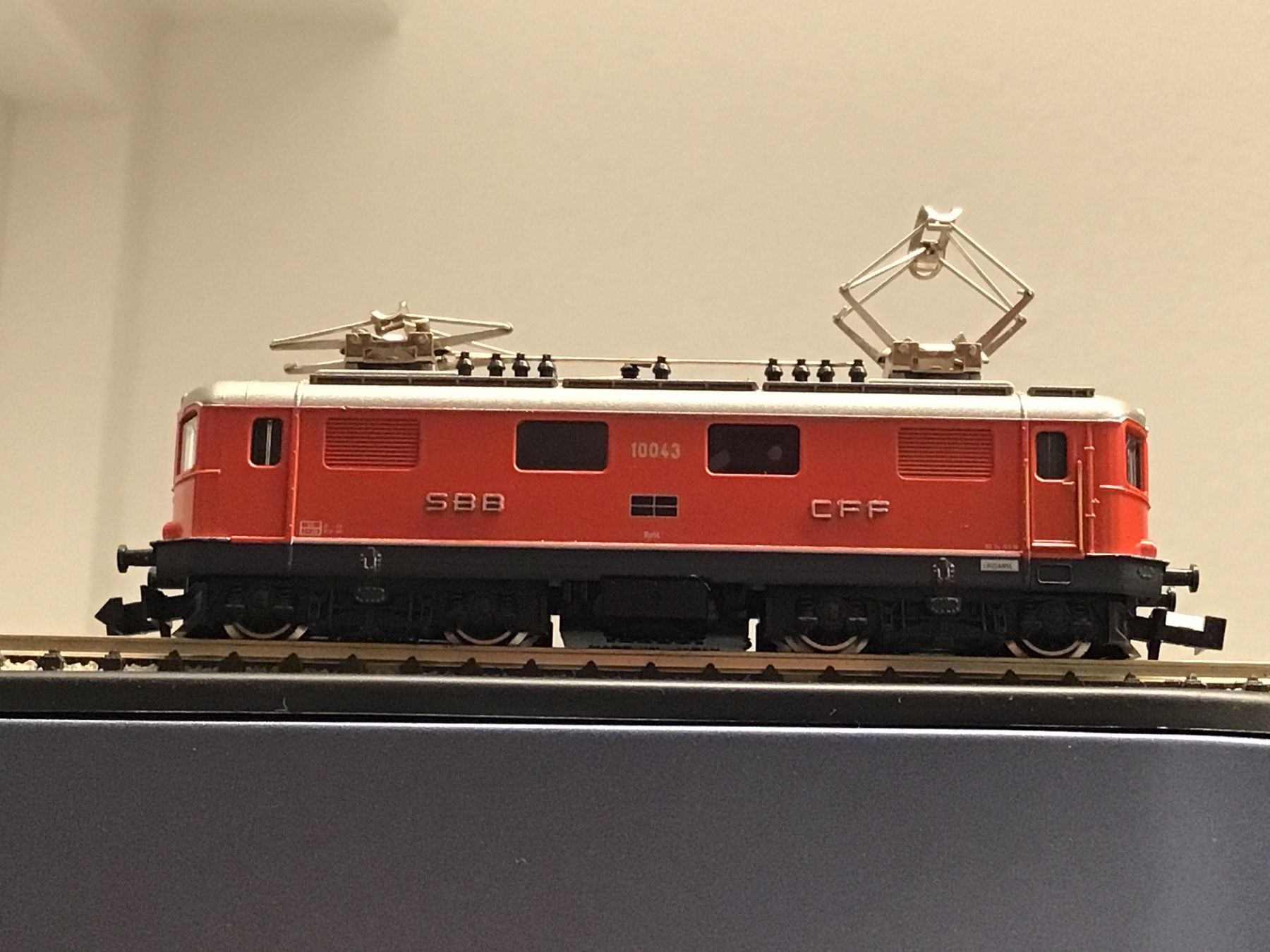 Hobbytrain Modellini di ferrovie: HOBBYTRAIN RE 4/4 I N 10043 – Usato da Männedorf venduto da Modellbau-wyss 2