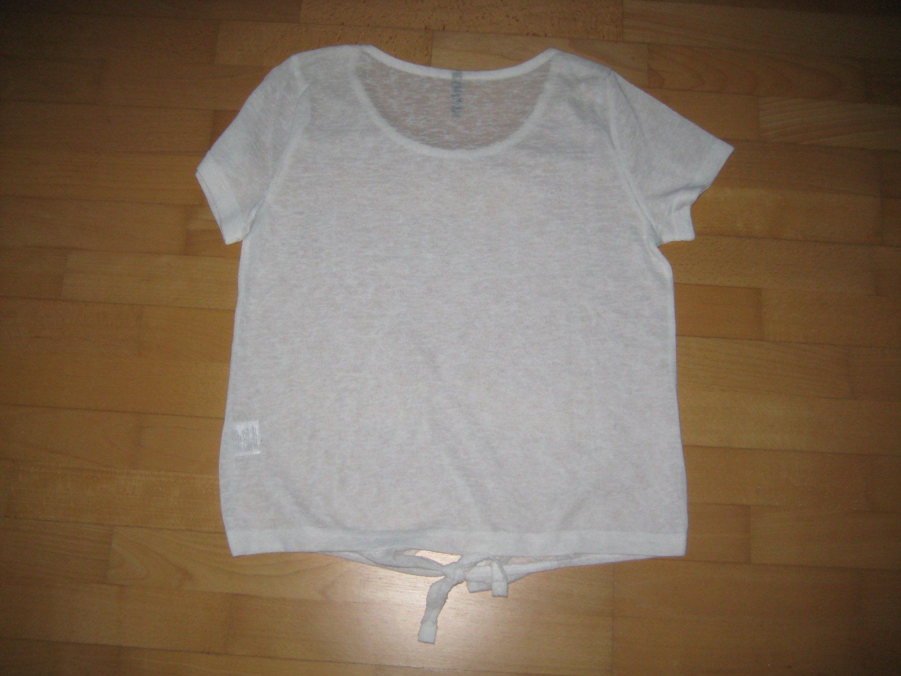 T-Shirts: Tshirt weisse Grösse M / 100% Polyester – Gebraucht aus Dietlikon von kue_6cd5 1