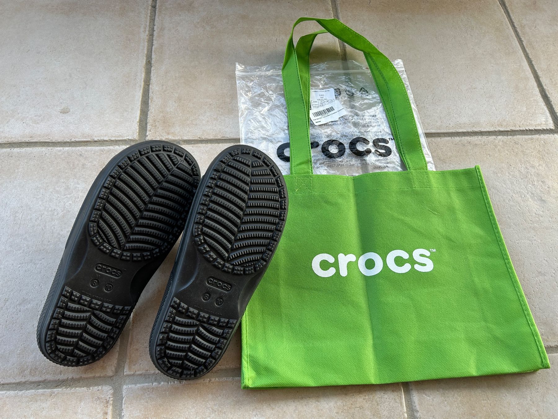 Crocs : Neue Crocs Classic Slide + Gratis Tasche und gratis Jibbitz – Nuovo e nell'imballaggio originale da Beatenberg venduto da nonnkari 2