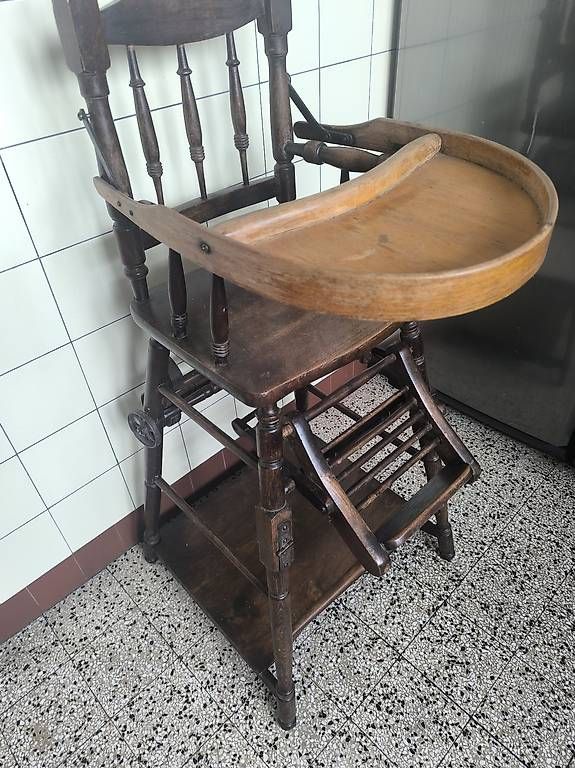 Seggioloni: Chaise haute antique – Usato da Ecublens VD venduto da mor_lqc5