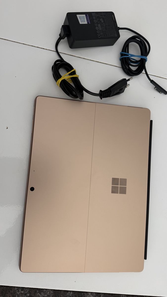 Microsoft Portables: MICROSOFT Surface Pro, Copilot+ PC, 13i touchscreen, Snapdra – D'occasion à St.Gallen par gauwo 8