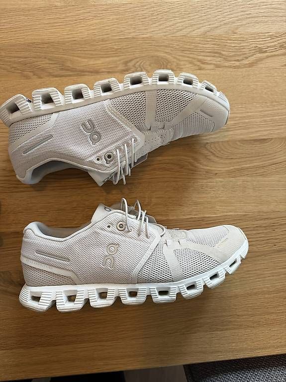 Damenschuhe: On Schuhe Damen 40 – Gebraucht aus Zürich von fre_fj8z 1
