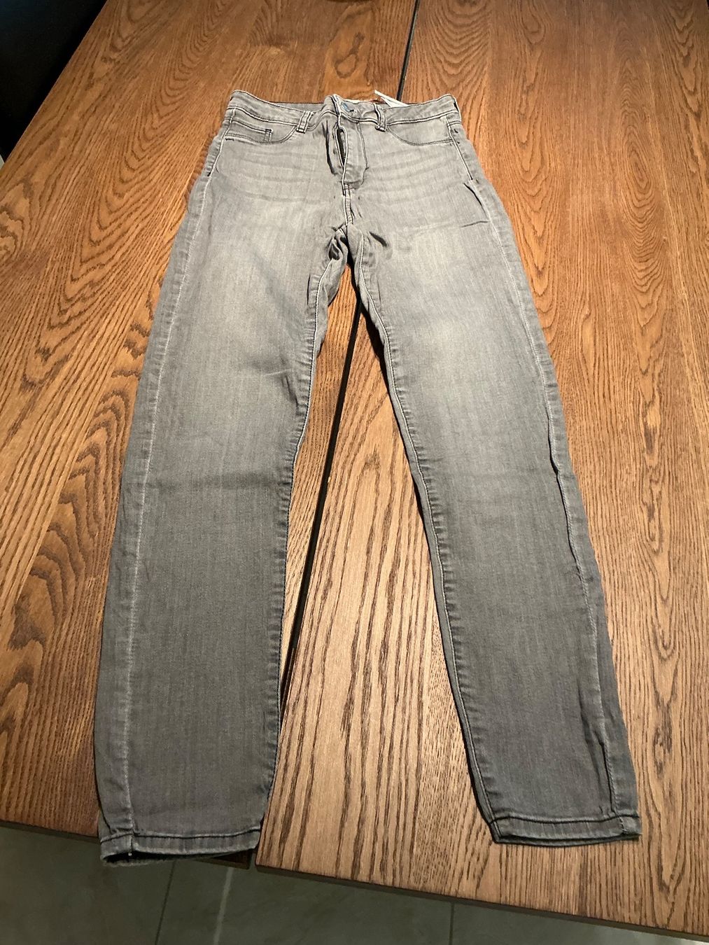 Jeans: Jeans grau Highwaist – Usato da Würenlos venduto da Chicca2004 1