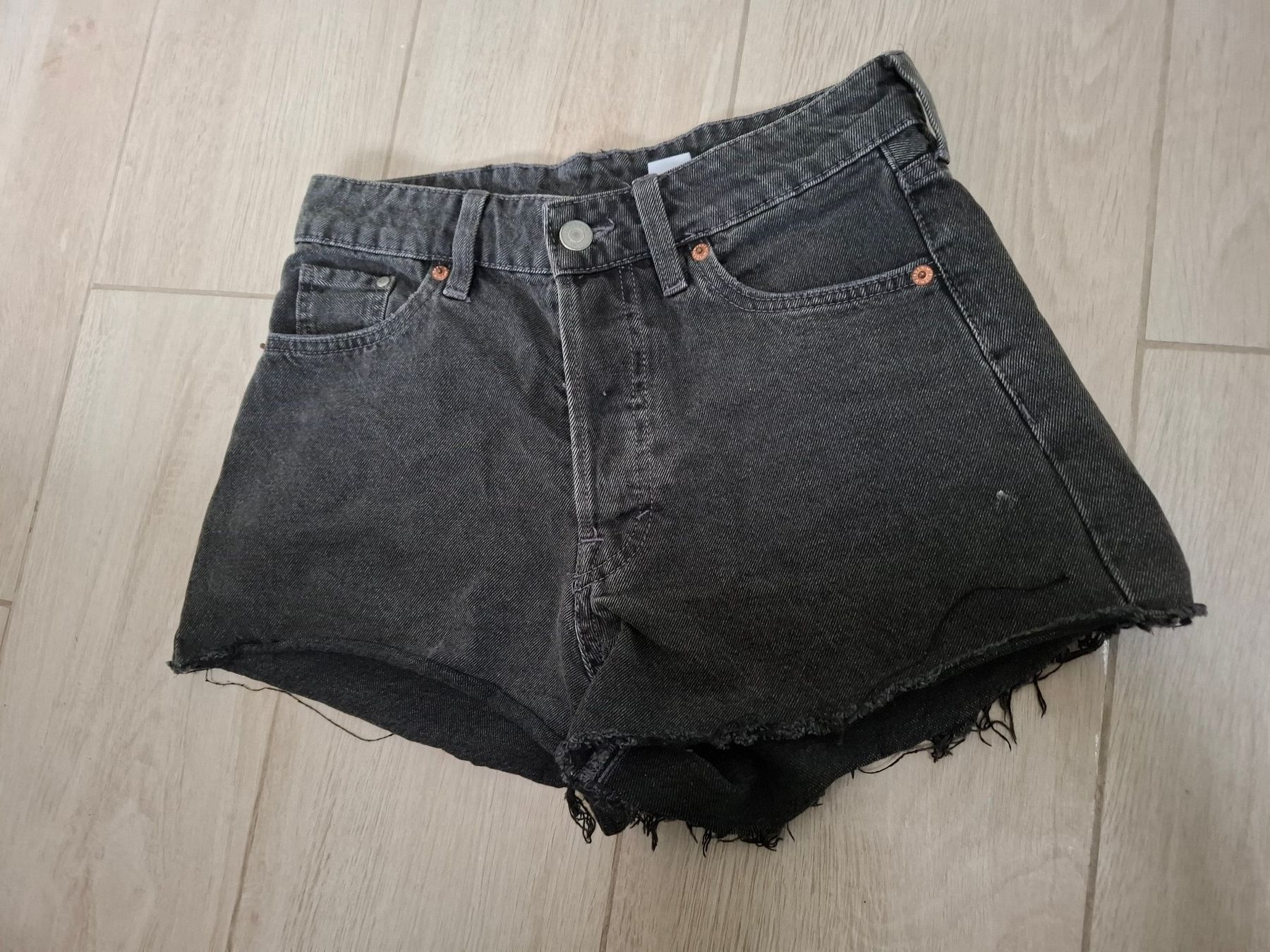 Hosen: Coole schwarze Shorts , Grösse 34 – Gebraucht aus Birmensdorf ZH von Ducati025