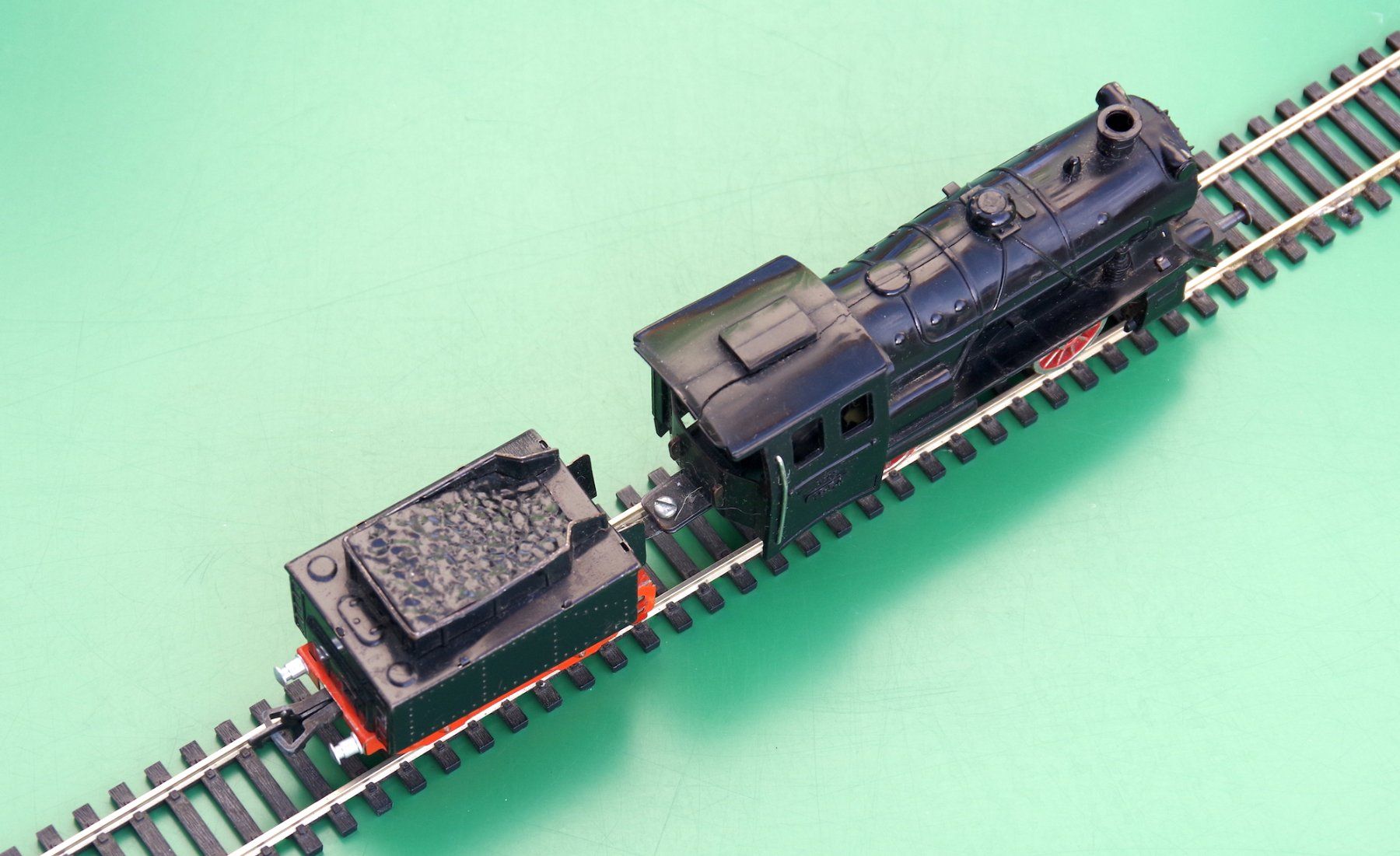 Fleischmann Modellini di ferrovie: Fleischmann 1305 H0 Schlepptender-Dampflok – Difettoso da Frauenfeld venduto da Danielpwiedmer 3