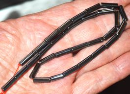 Stein Perlen Strang L-8052– Schwarze Hämatit Zylinder 4x13mm