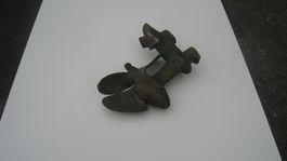 Antiker Schiffspropeller aus Bronze / Messing mit Halterung