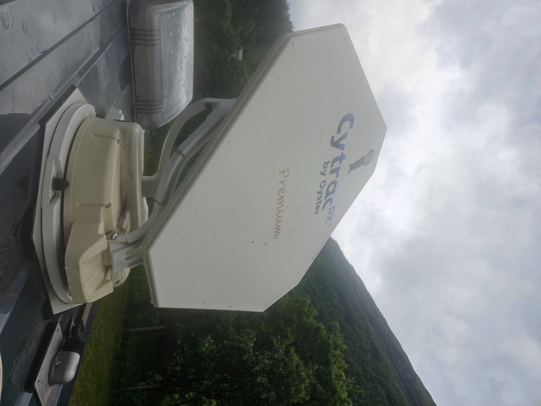 Televisori: Oyster Cytrac DX Premium SAT-Anlage – Usato da Luzern venduto da adriansen